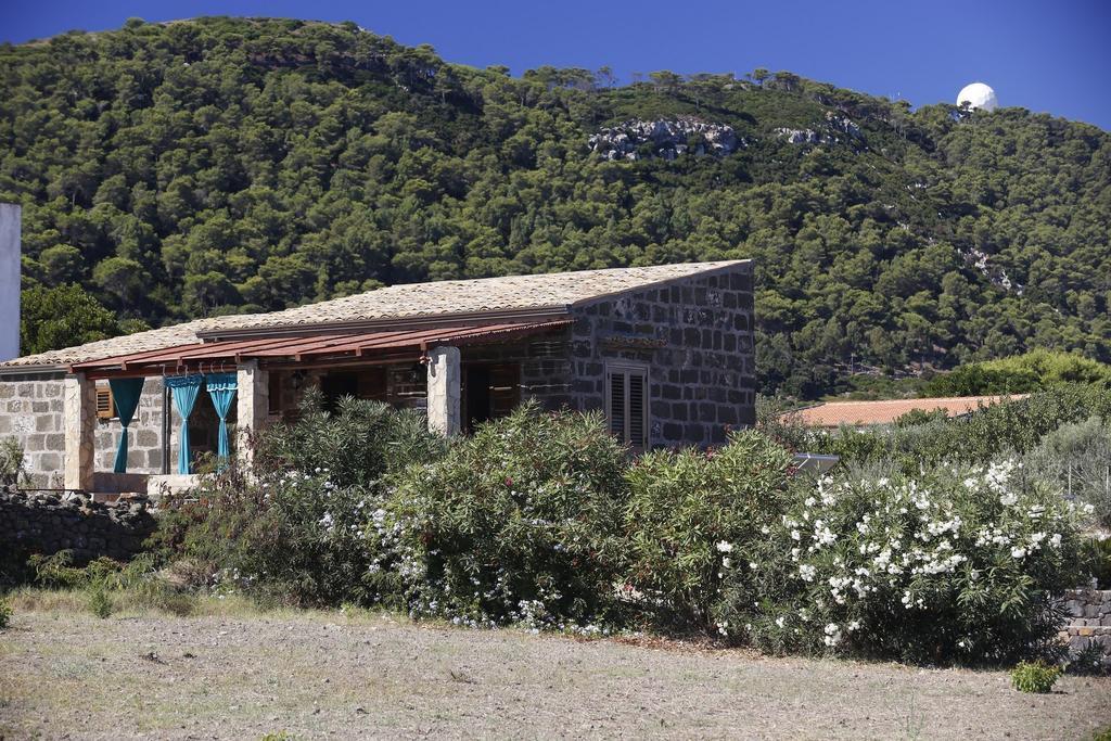 Case Vacanze La Cernia Bruna Isola di Ustica Bagian luar foto